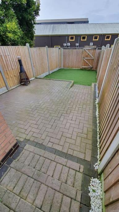 Contractors-City Centre-Parking-Sleeps 9 -Smart Tv, 2 Bathrooms! 考文垂 外观 照片