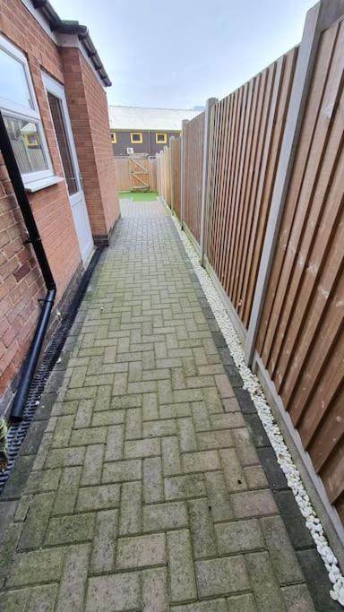 Contractors-City Centre-Parking-Sleeps 9 -Smart Tv, 2 Bathrooms! 考文垂 外观 照片