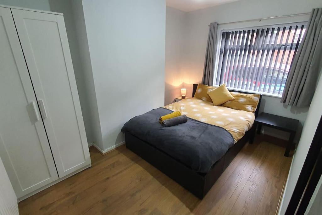 Contractors-City Centre-Parking-Sleeps 9 -Smart Tv, 2 Bathrooms! 考文垂 外观 照片