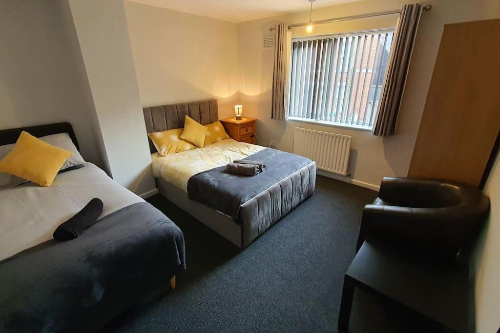 Contractors-City Centre-Parking-Sleeps 9 -Smart Tv, 2 Bathrooms! 考文垂 外观 照片