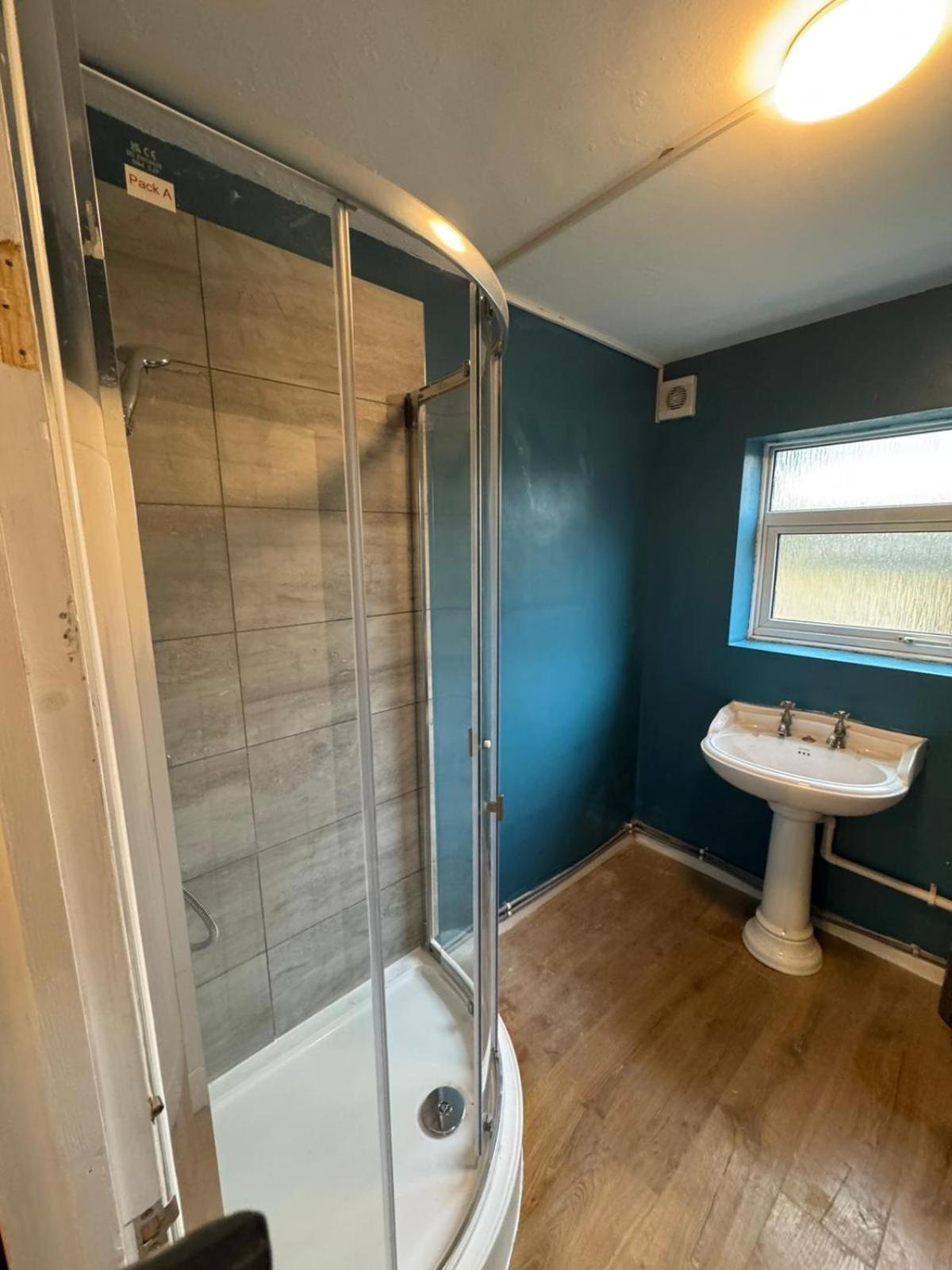 Contractors-City Centre-Parking-Sleeps 9 -Smart Tv, 2 Bathrooms! 考文垂 外观 照片